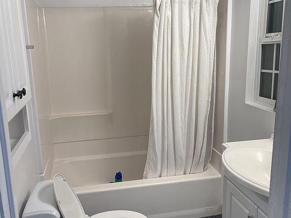 2nd image of 412 S Verdugo Rd