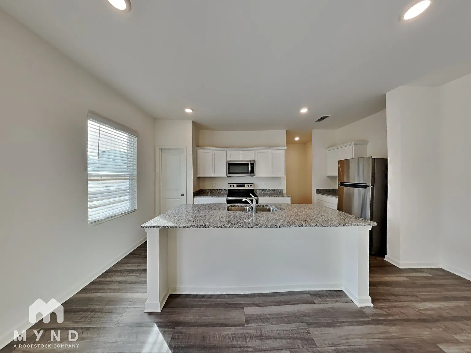 4 bed, 2.5 bath, 2095 sqft, $2,135 — Photo 2