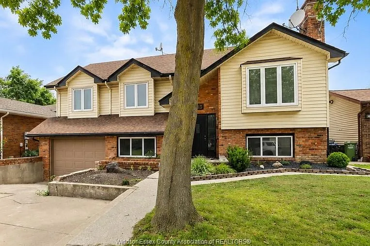 1953 Lepain Cres #LOWER — Photo 2