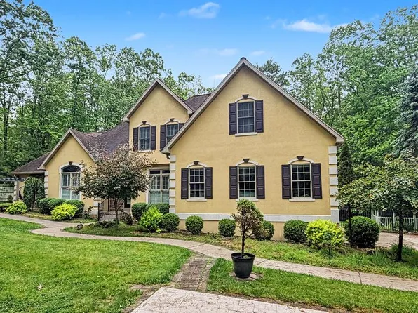 105 Greenbrier Rd, Daniels, WV 25832