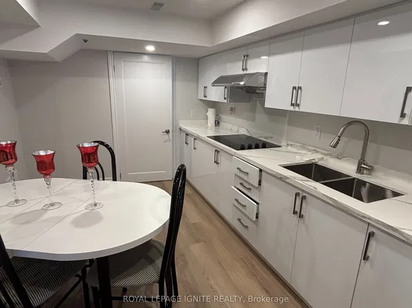 37 Camino Dr #Basement, Vaughan, ON L6A 3W8