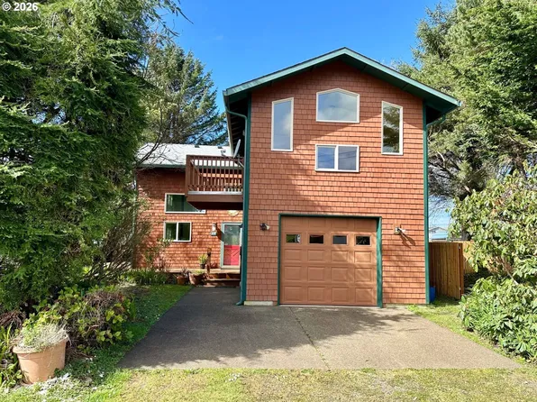 277 N Dolphin St, Rockaway Beach, OR 97136