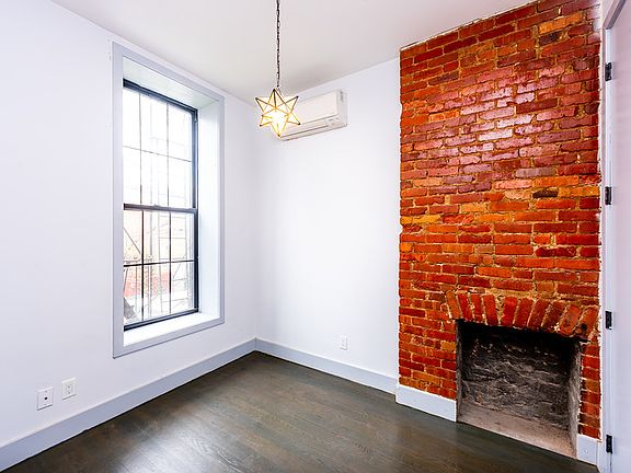 4th image of 567 Decatur St #3R