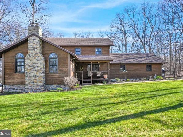 927 Oakwood Ave, Spring Grove, PA 17362