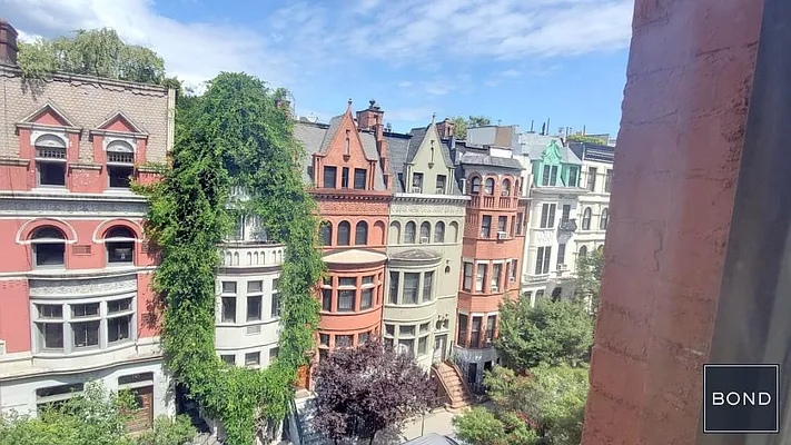 Sold by Bond New York | media 18