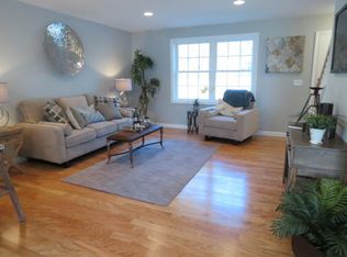 13 Bruins Ln, Raymond, NH 03077