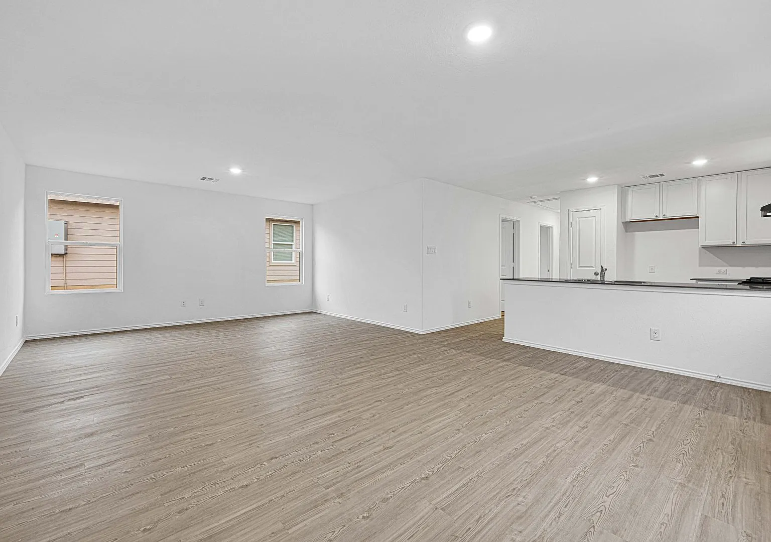 Beautiful Rental Home Located near 410 and Old Pearsall Rd. — Photo 3