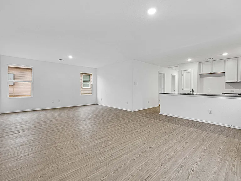 9206 Selene Pl — Photo 4