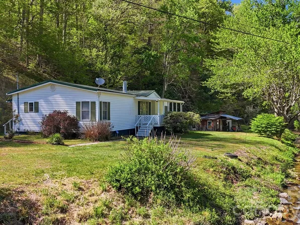 1200 Barkers Creek Rd, Whittier, NC 28789