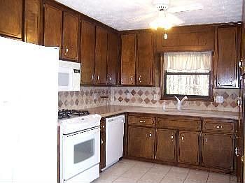 3rd image of 4871 Tremont Dr