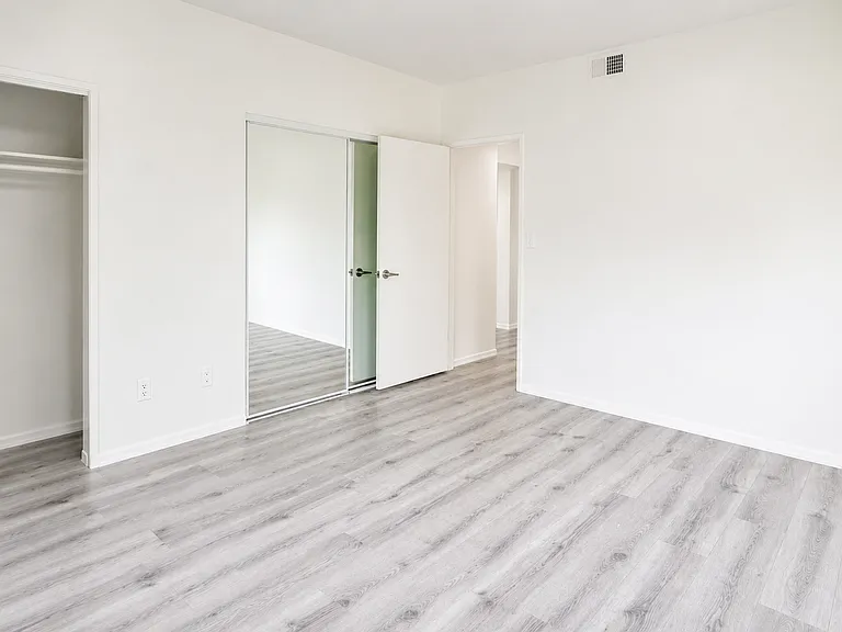 14805 Magnolia Blvd — Photo 13