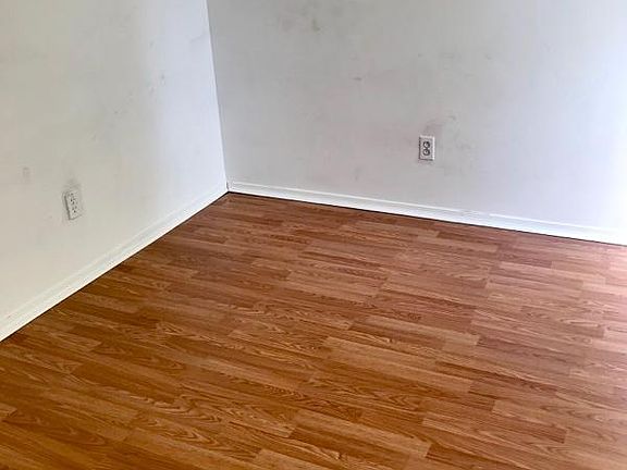 4th image of 112 John St