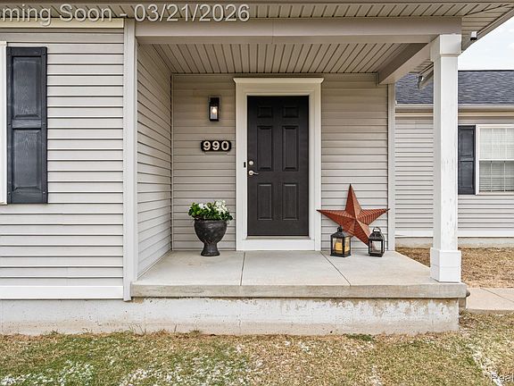 4th image of 990 Waters Edge Ln