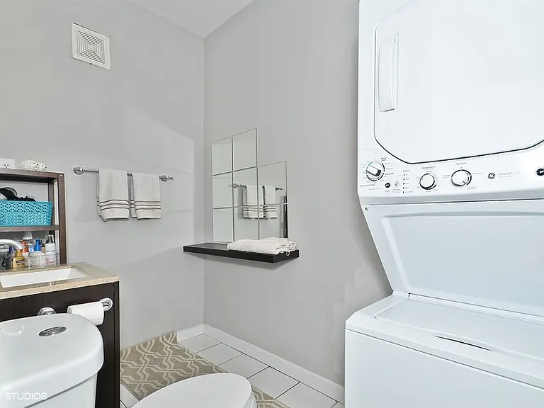 1701 N Maplewood Ave #1 — Photo 8
