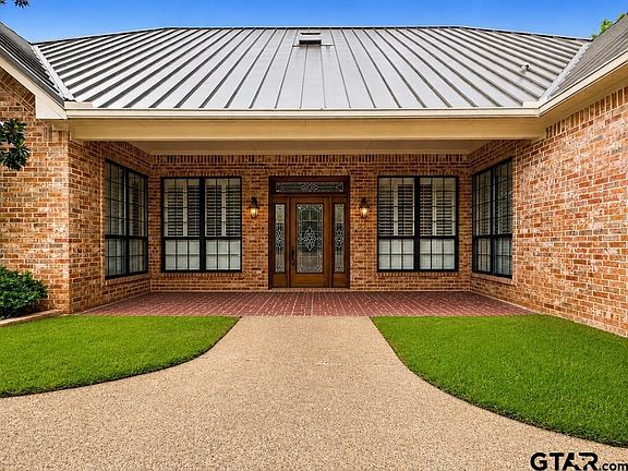 3rd image of 706 Park Place Dr