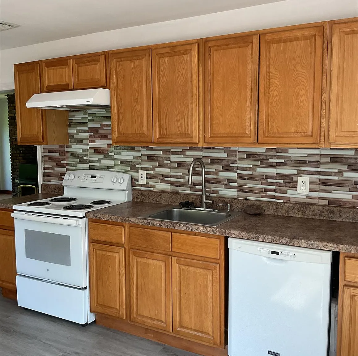 651NCL — Photo 1