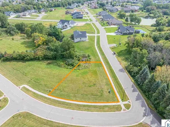 101 Pine Creek Rd, Mankato, MN 56001