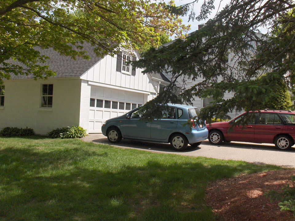 2nd image of 35 Bay State Rd