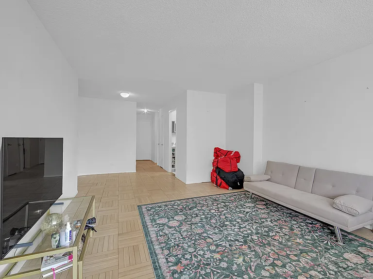 330 E 38th St #31H — Photo 10