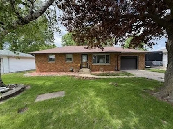 1718 Grace St, Streator, IL 61364