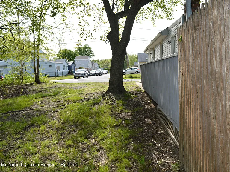 186 S Park Ave — Photo 28