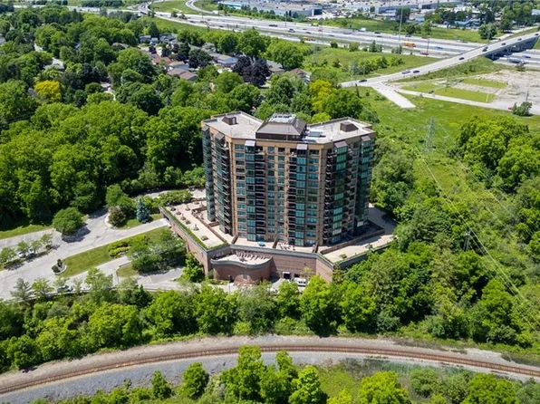237 King St W #102, Cambridge, ON N3H 5L2