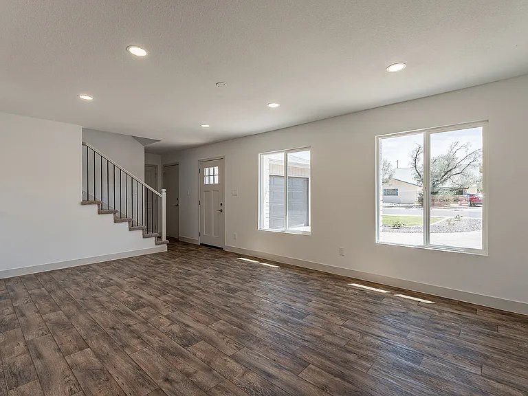 102 E Santa Cruz Dr — Photo 6