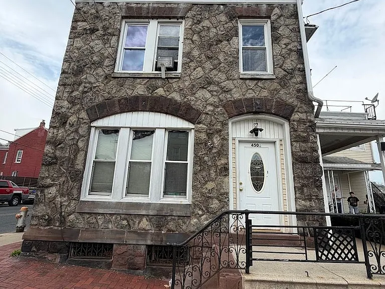 450 S 18th St — Photo 5