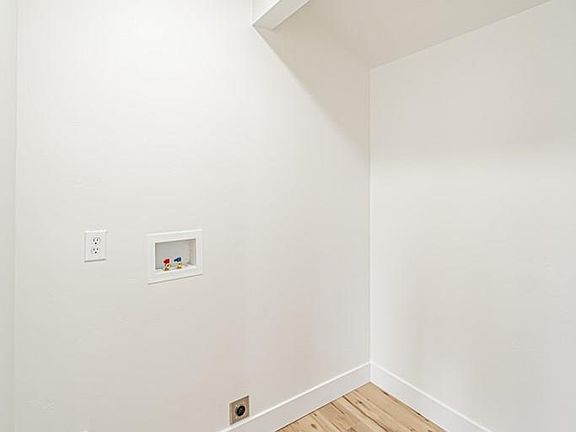 5th image of 201 Alpine Dr
