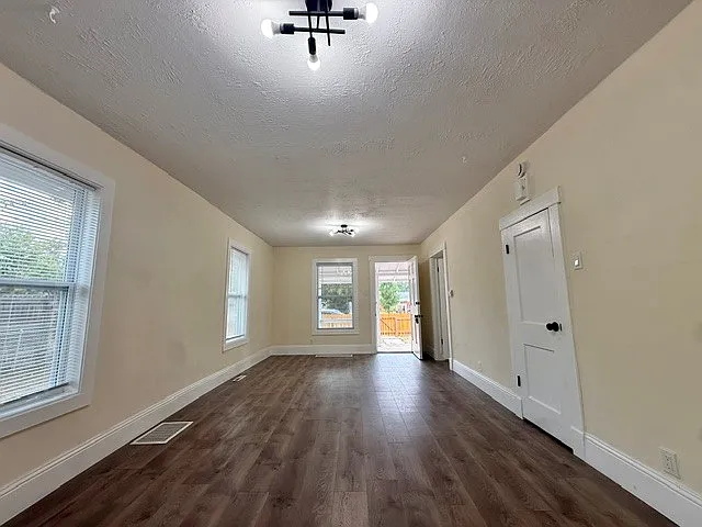 146 Meade St — Photo 4