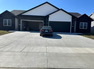 Castle Pines Duplex, Springfield, IL 62711