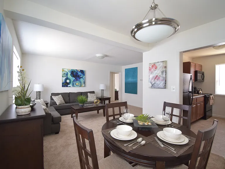 Stansbury Manor Apartments & Townhomes — Photo 13
