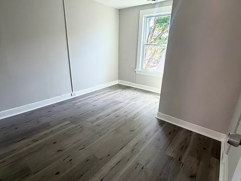 180 Hewitt St — Photo 5