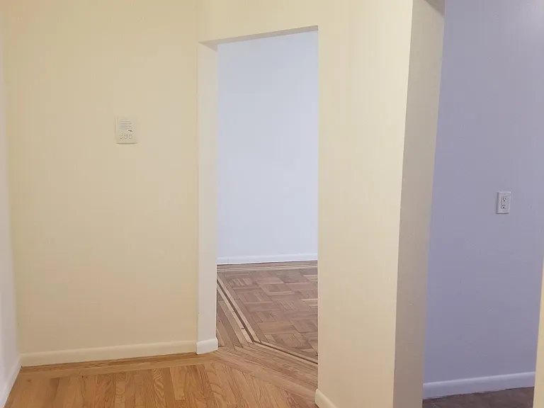 1520 Sheridan Ave — Photo 3
