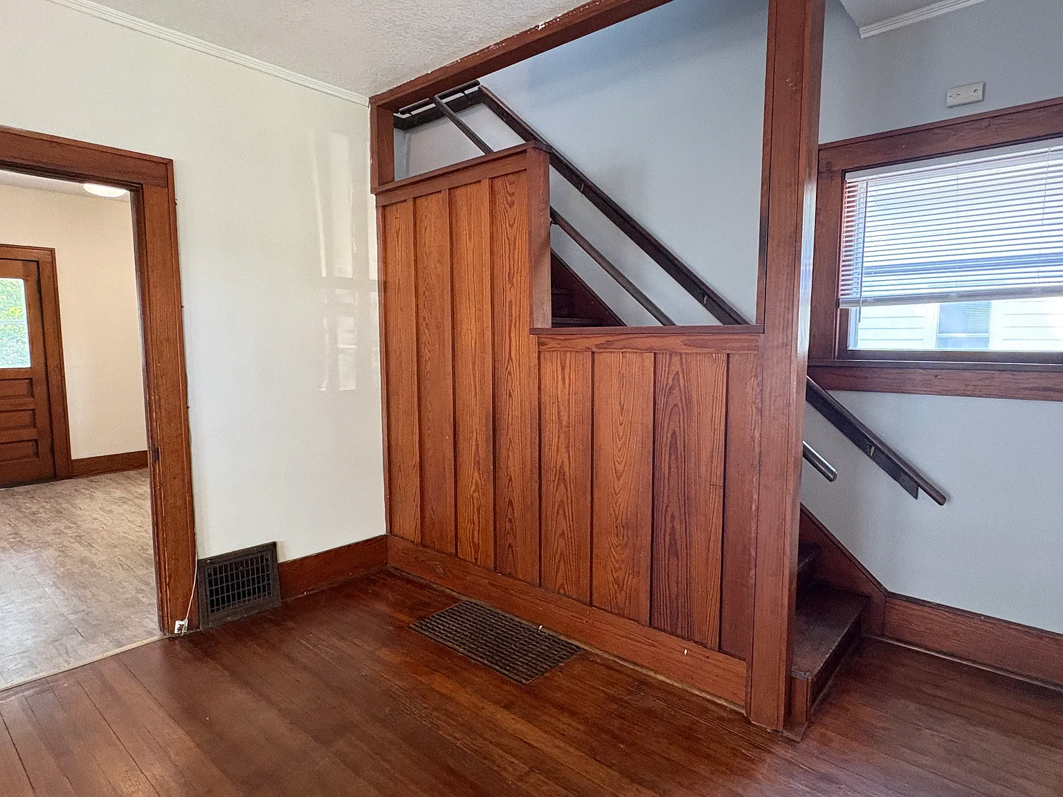 3 bed, 1000 sqft, $2,205 — Photo 3