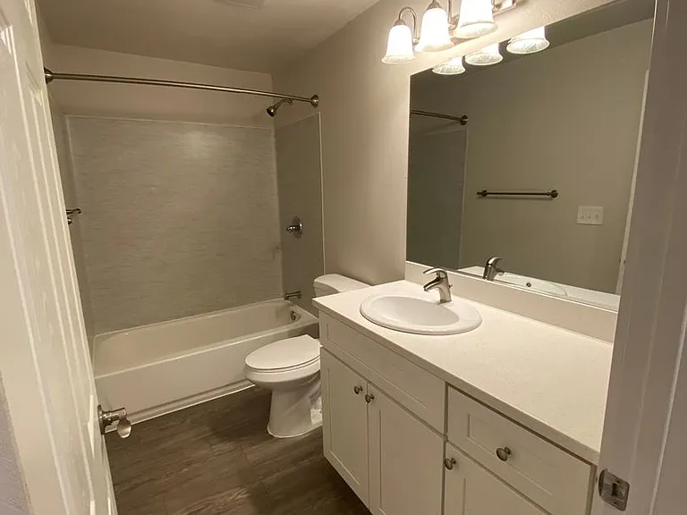 Bayview East Apartments — Photo 6
