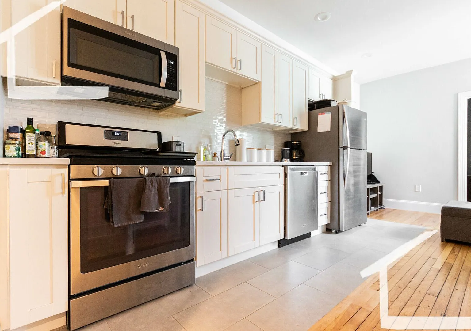 Small 2 Bed In Allston.... Price Reflect The Size Of The Apartment — Photo 2