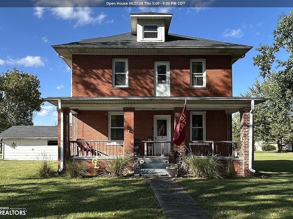 1st image of 221 Chestnut St