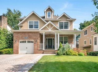 30 Deerfield Ave, Eastchester, NY 10709