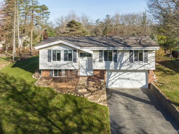 4190 Woodcock Way, Highland, MI 48357