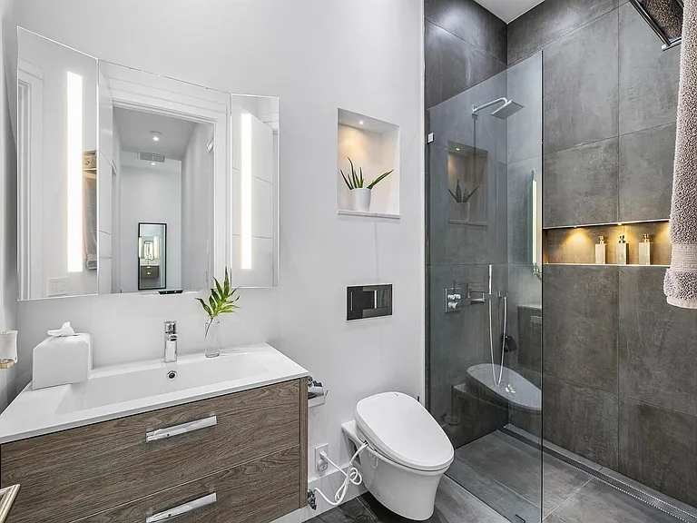 1275 N Swinton Ave — Photo 48