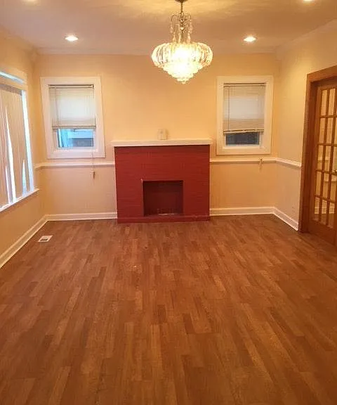 8122 S Rhodes Ave — Photo 2