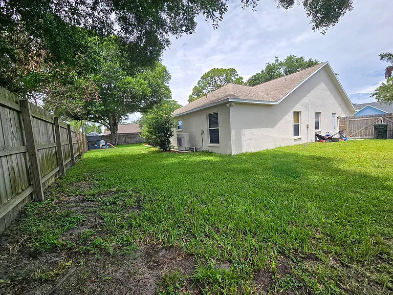985 Pelican Ln — Photo 27