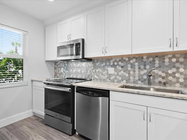 178 Lake Susan Lane, West Palm Beach, FL 33411
