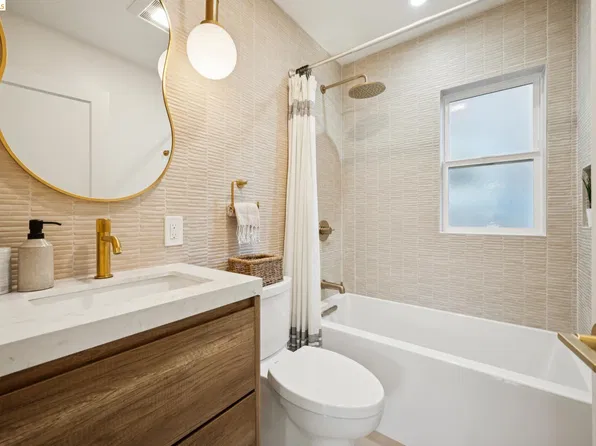 323 63rd St APT C, Oakland, CA 94618
