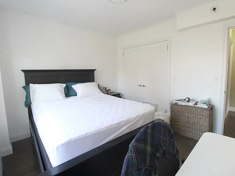 333 E 34th St #17B — Photo 8