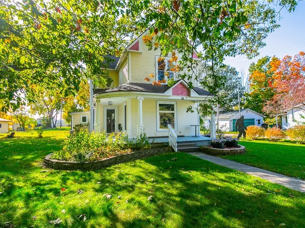 106 3rd St NW, Mitchellville, IA 50169