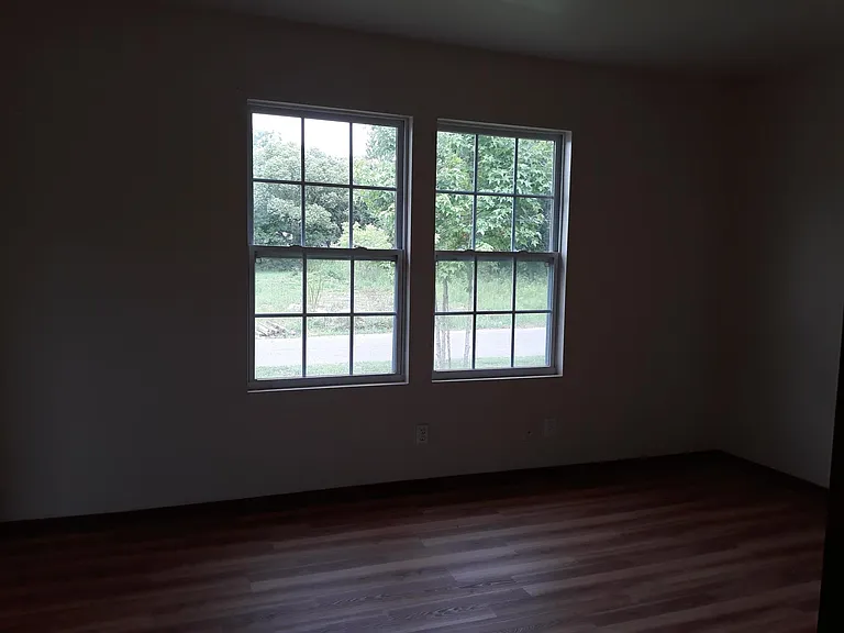 712 James St — Photo 3