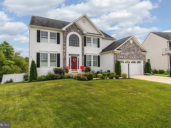 3rd image of 382 Brandenburg Dr