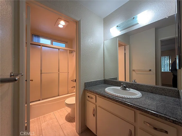 7013 Haskell Ave — Photo 7